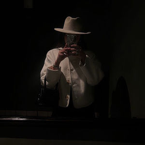 Meet your Posher, Evelin